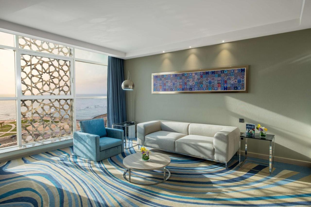 Radisson Blu Hotel, Jeddah Corniche Экстерьер фото A living room at the Jumeirah Atlantis