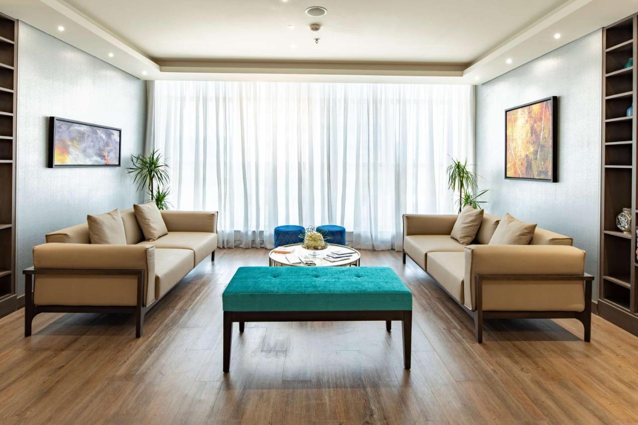 Radisson Blu Hotel, Jeddah Corniche Экстерьер фото A living room
