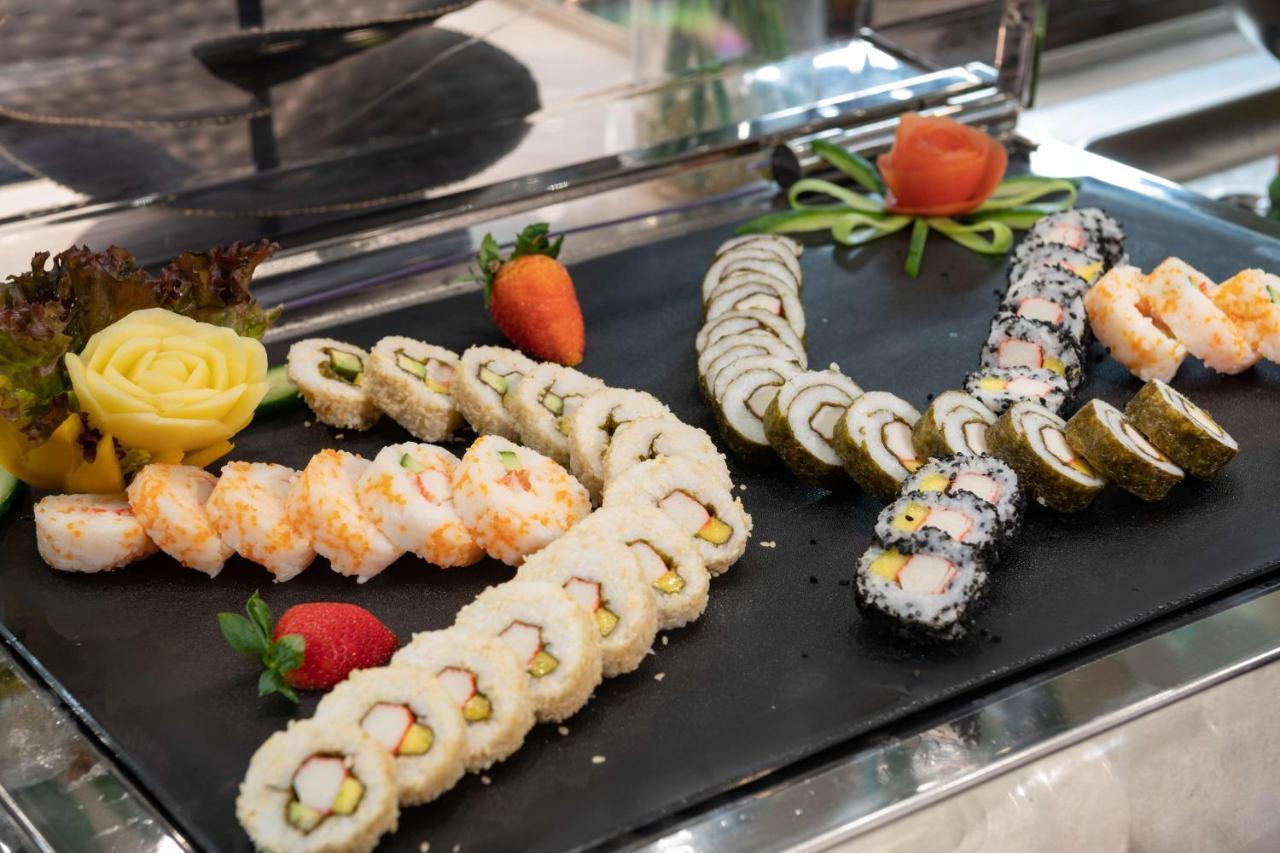 Radisson Blu Hotel, Jeddah Corniche Экстерьер фото Sushi