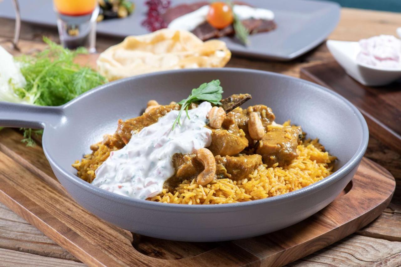 Radisson Blu Hotel, Jeddah Corniche Экстерьер фото Biryani