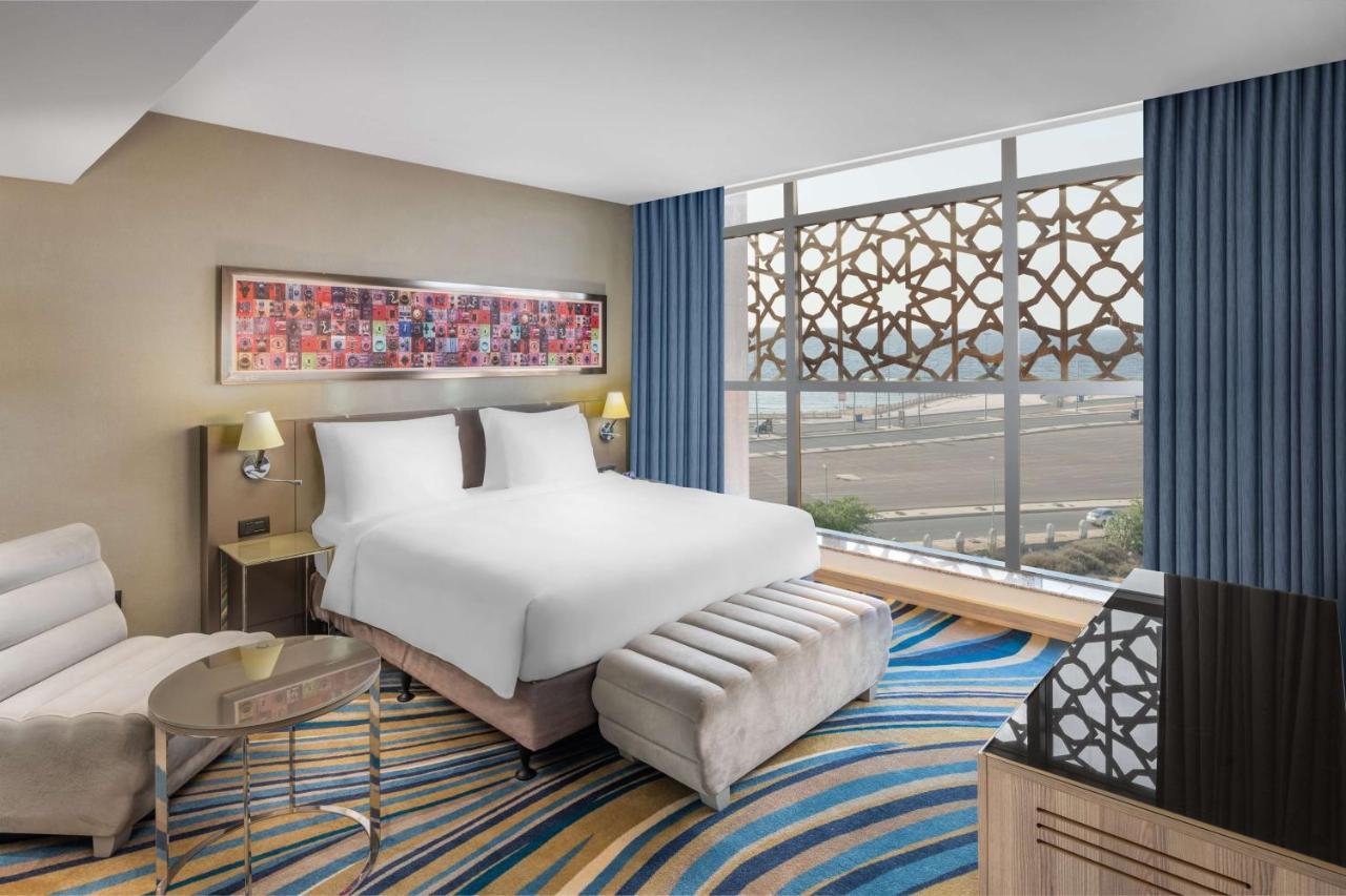 Radisson Blu Hotel, Jeddah Corniche Экстерьер фото A bedroom at the hotel