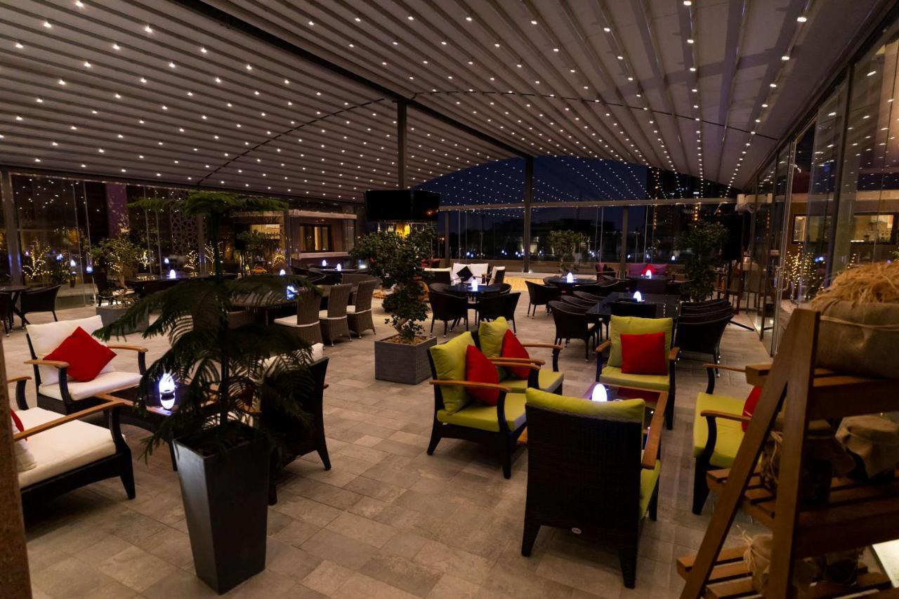 Radisson Blu Hotel, Jeddah Corniche Экстерьер фото The lobby
