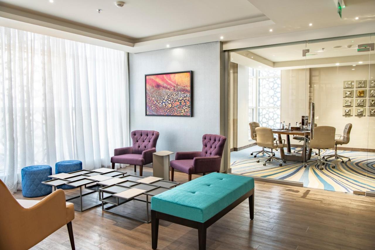 Radisson Blu Hotel, Jeddah Corniche Экстерьер фото The interior of the hotel