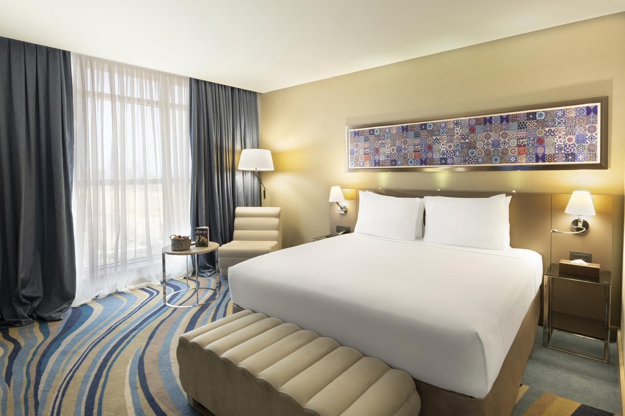 Radisson Blu Hotel, Jeddah Corniche Экстерьер фото A bedroom at the hotel