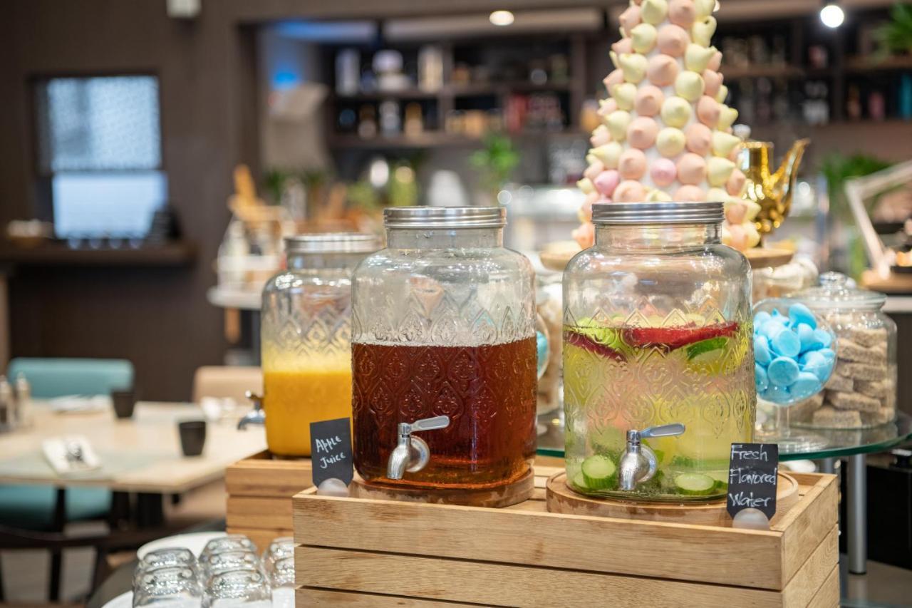 Radisson Blu Hotel, Jeddah Corniche Экстерьер фото Infused water