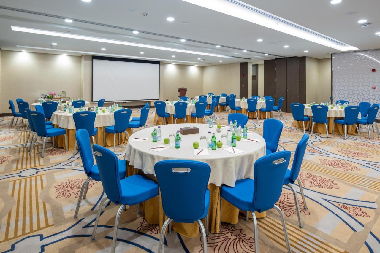 Radisson Blu Hotel, Jeddah Corniche Экстерьер фото Meeting room