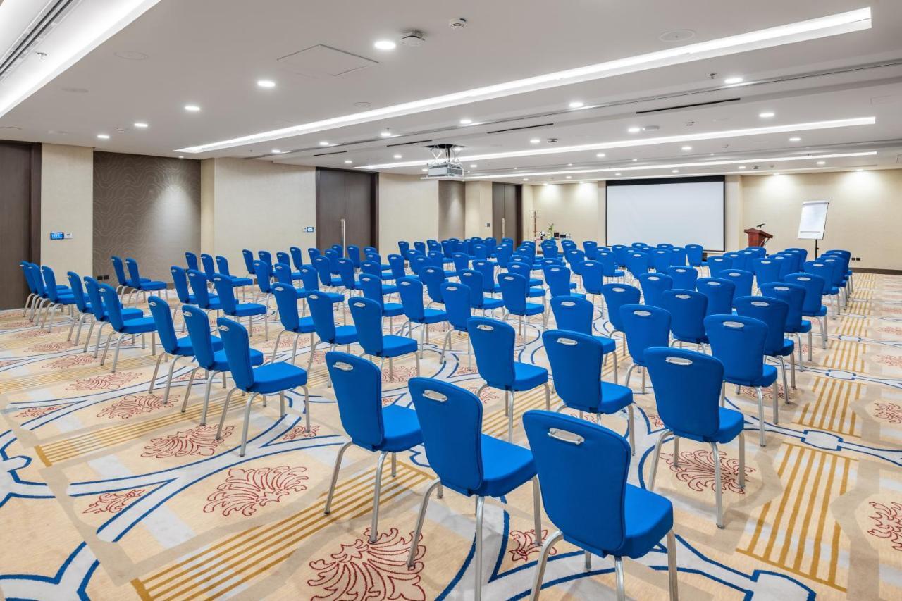 Radisson Blu Hotel, Jeddah Corniche Экстерьер фото Meeting room