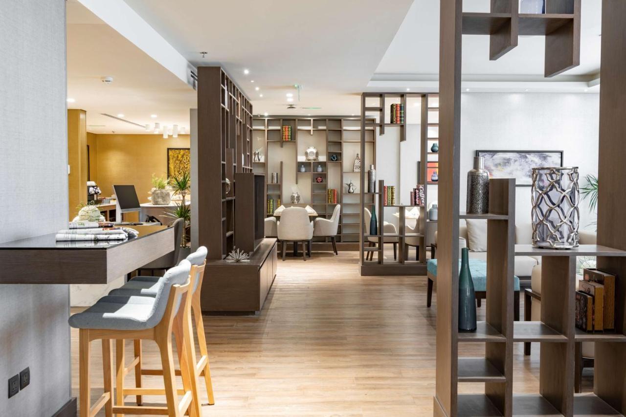 Radisson Blu Hotel, Jeddah Corniche Экстерьер фото Library