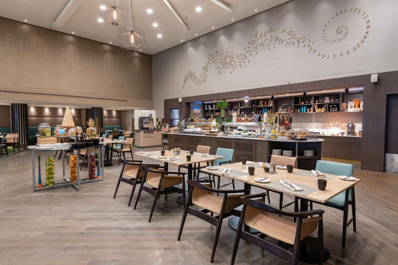 Radisson Blu Hotel, Jeddah Corniche Экстерьер фото The dining room at the new hospital